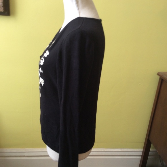 Pretty INC Black Sweater with Ivory Embroidery M - Picture 3 of 8
